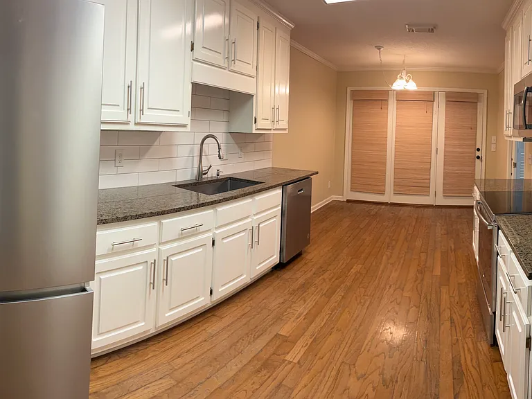 2101 Fox Ridge Rd — Photo 12