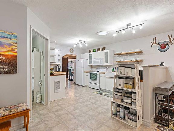 4th image of 1013 W Osprey Dr