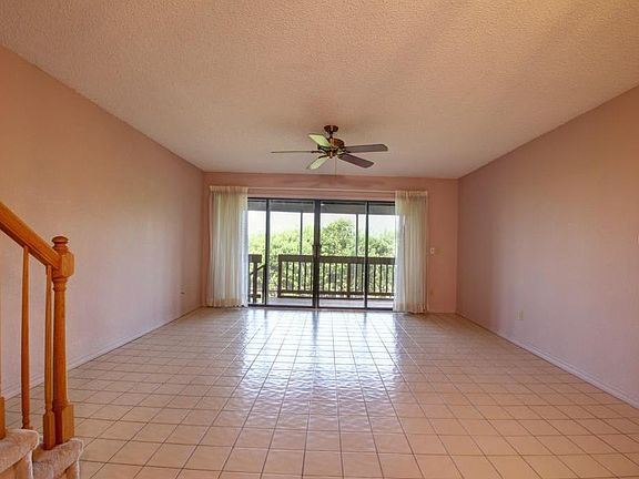 4th image of 9476 Tara Cay Ct
