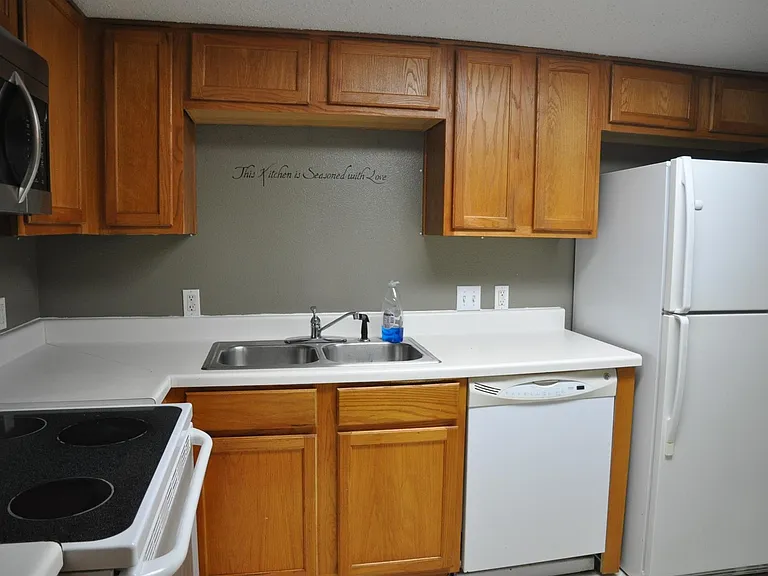 3754 Tanglewilde St #C16 — Photo 5