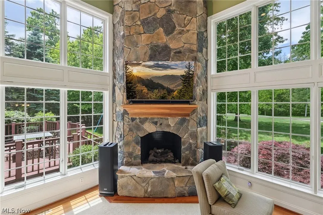 5 bed, 6.0 bath, 7394 sqft, $6,495 — Photo 4