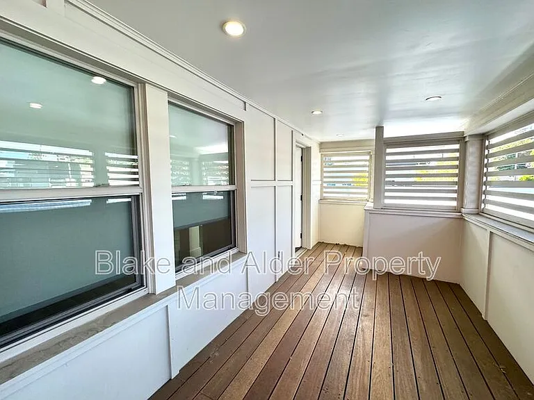 3556 NE Sandy Blvd — Photo 4