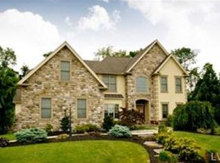 5220 Devon Ct, Center Valley, PA 18034