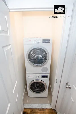 Rented by Jonis Realty | media 8