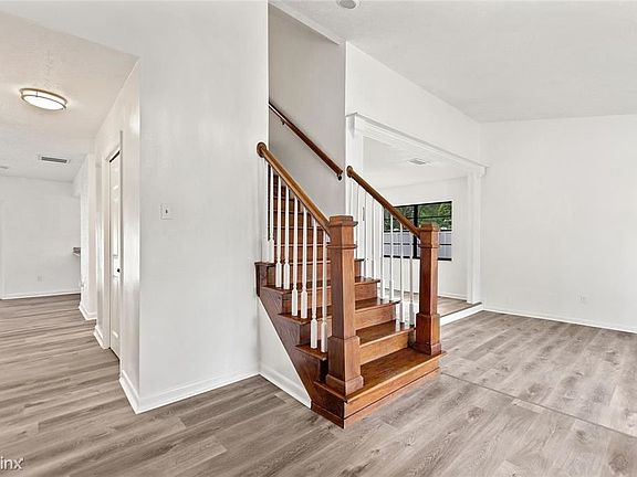 4th image of 5014 Country Hills Dr