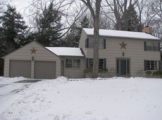 455 Oakridge Dr, Rochester, NY 14617