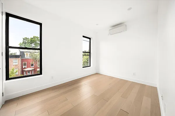 Rented by SERHANT. | media 10