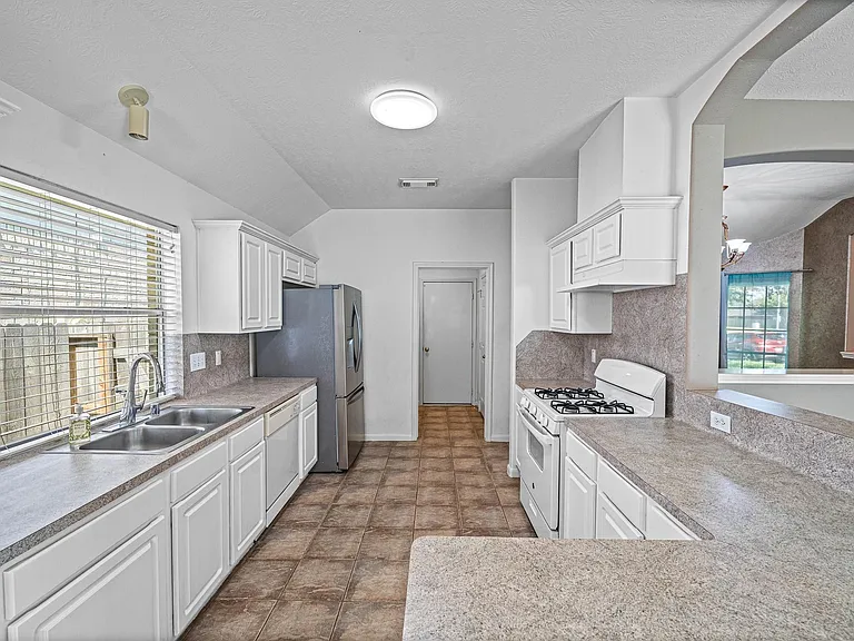 12918 Stratford Mill Ln — Photo 14
