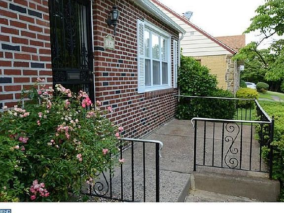 3rd image of 14 Walnut Hill Ln