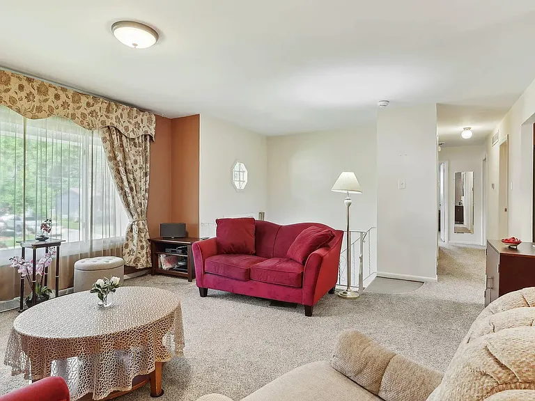11 Knollwood Dr — Photo 7