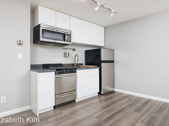 5th image of 1700 Gough St APT 408