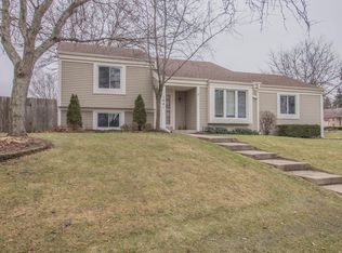 1641 Fox River Pkwy, Waukesha, WI 53189