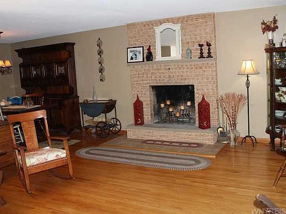 5th image of 36 Brookdale Dr