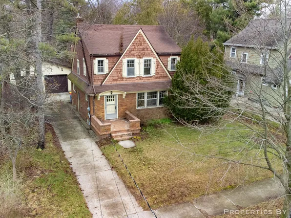 939 Northwood St NE, Grand Rapids, MI 49505