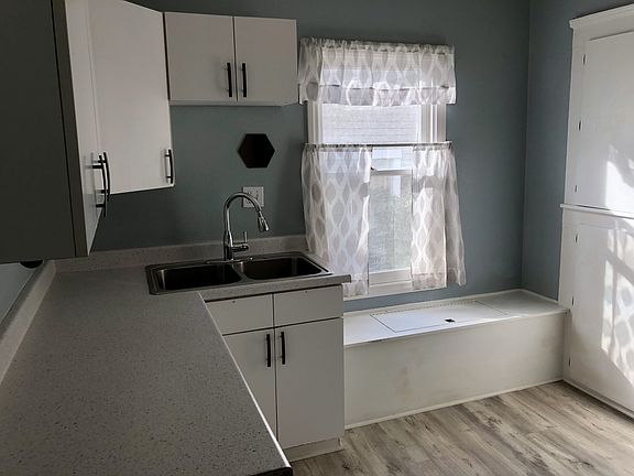 4th image of 4162 Mississippi St