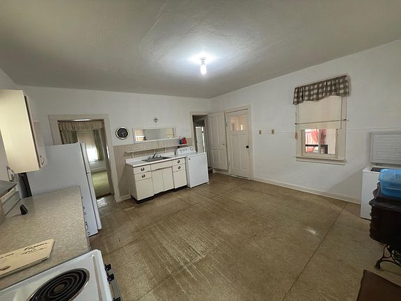 5th image of 205 S Sloan St