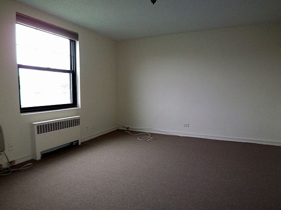 4th image of 6991 Park Dr E #B