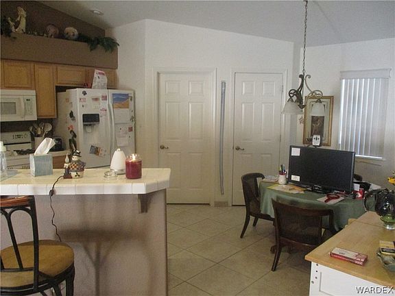 4th image of 1074 W Desert View Lane