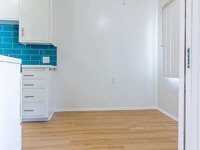 667-669 Levering — Photo 34