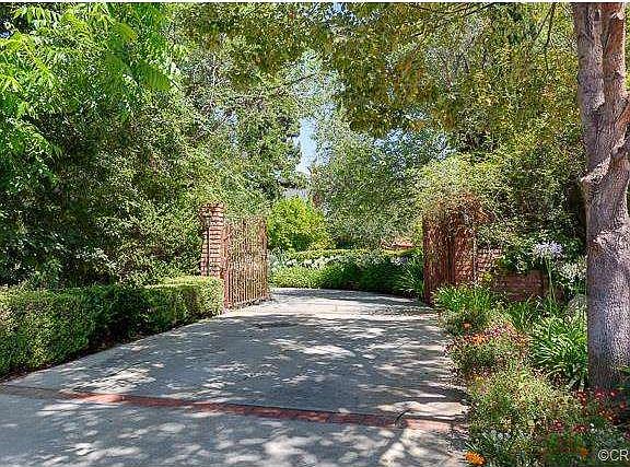 2nd image of 1417 Highland Oaks Dr