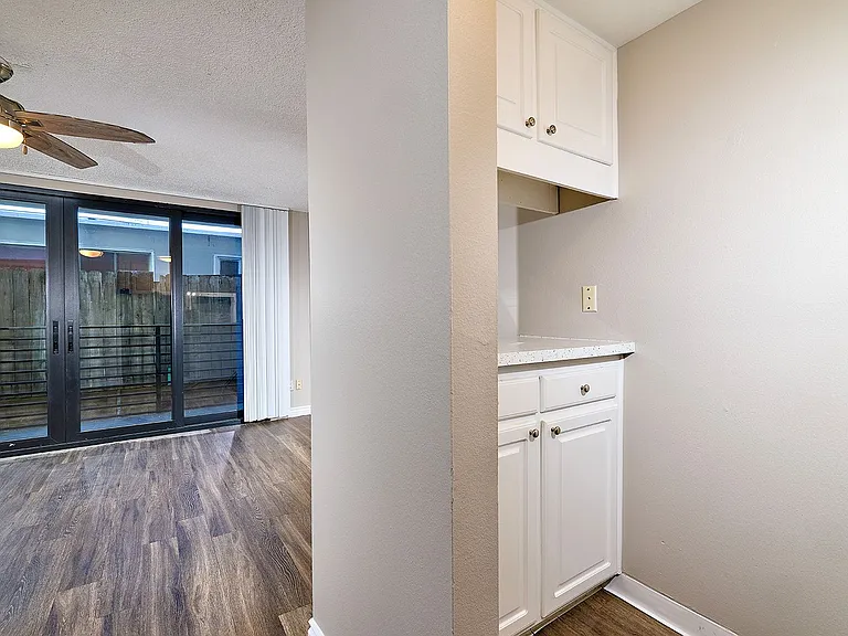 Surfcaster Apartments — Photo 27