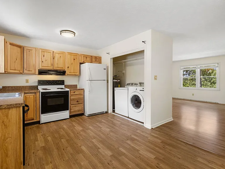 35 Hamburg Dr — Photo 25