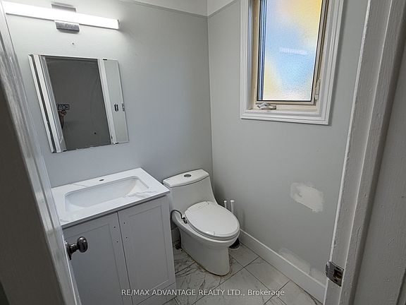 3rd image of 1855 Aldersbrook Rd #3