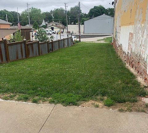 2nd image of 104 S Walnut St