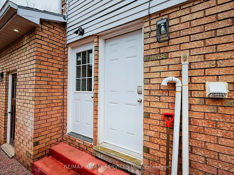 8 Yeoman Dr #BASEMENT — Photo 15