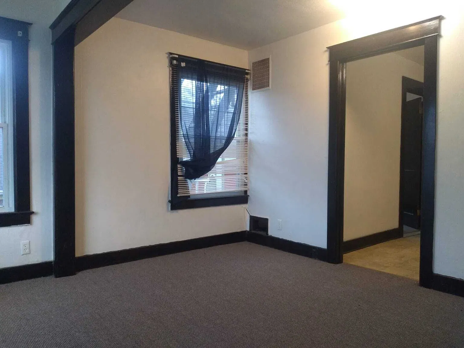 310 E Main St — Photo 3
