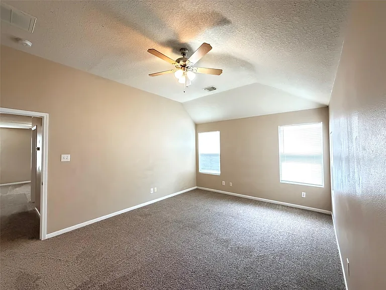15423 Fir Woods Ln — Photo 33