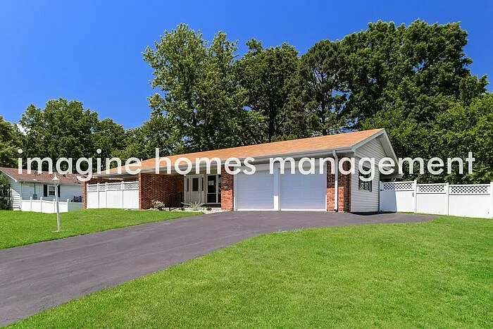 4 bed, 2.0 bath, 1341 sqft, $2,450 — Photo 2
