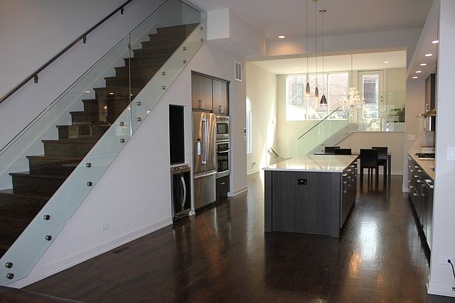 1st image of 513 N Oakley Blvd