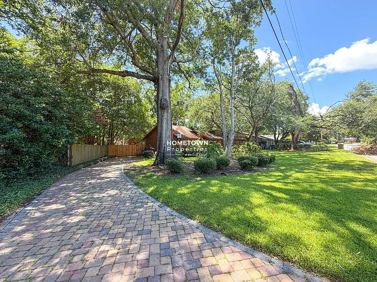 7707 Beechwood Dr — Photo 4