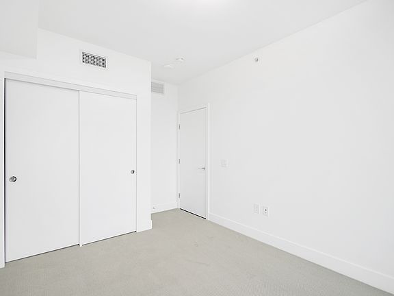 3rd image of 2435 Kingsway St #404