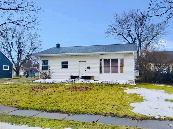 16 Ashley Dr, Lancaster, NY 14086