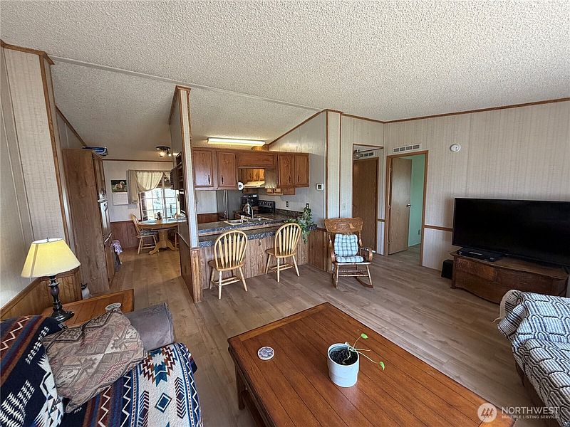 4th image of 731 Thomas Road