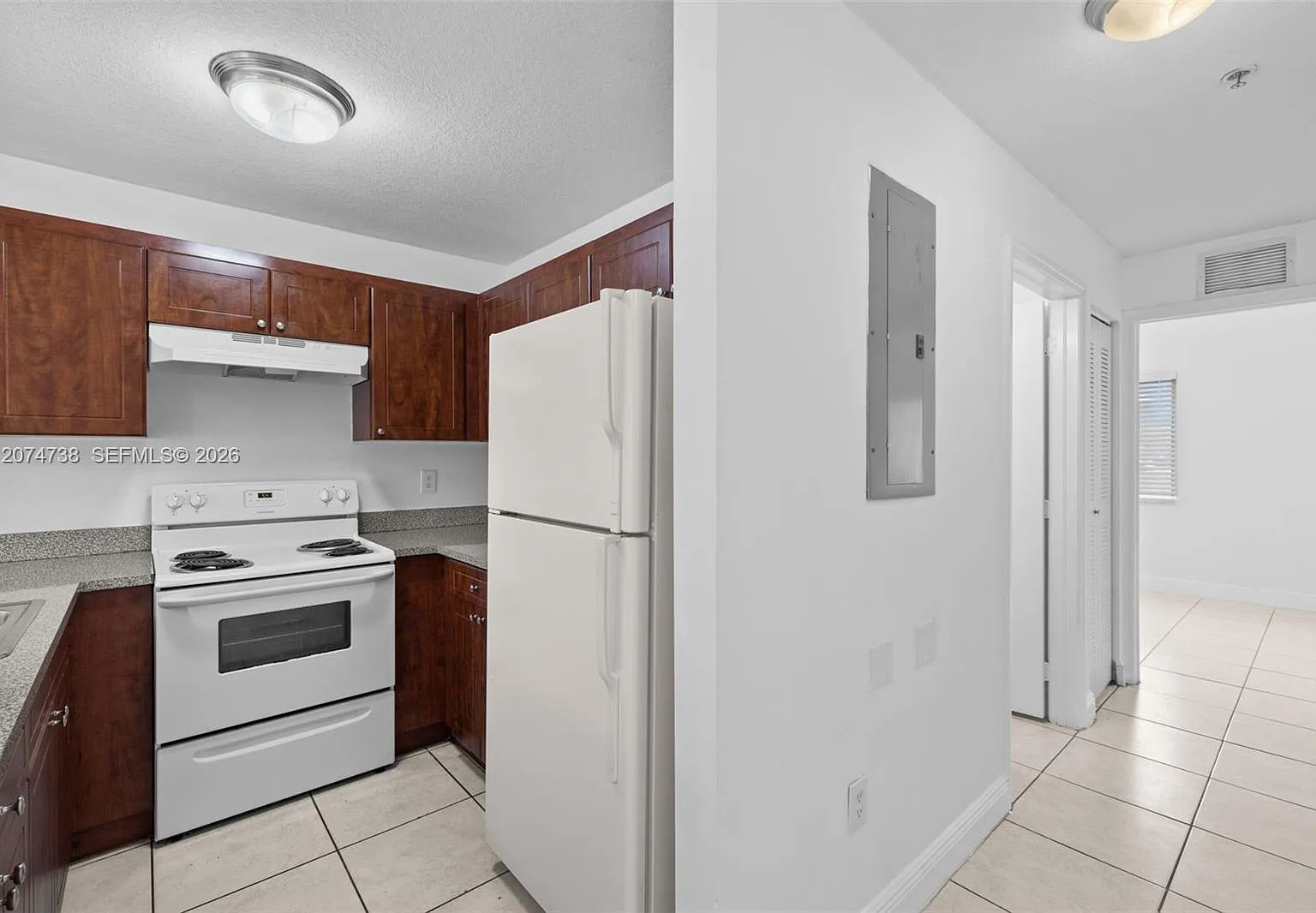 2 bed, 2.0 bath, 800 sqft, $2,300 — Photo 3
