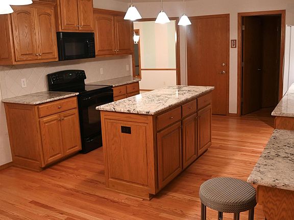 5th image of 14464 Burdette St