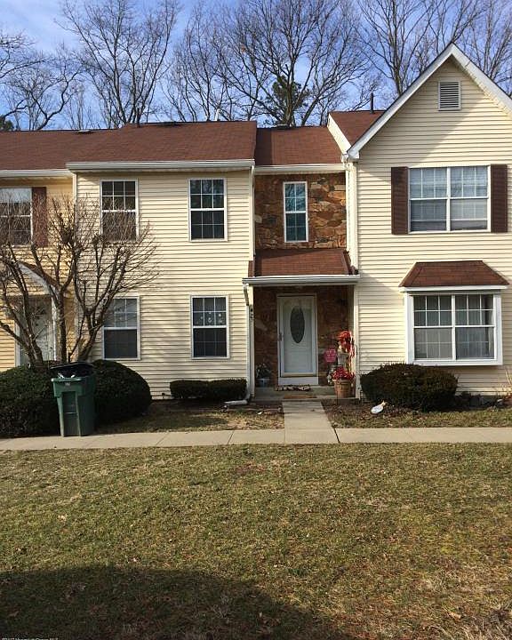 1st image of 425 Rose Ct
