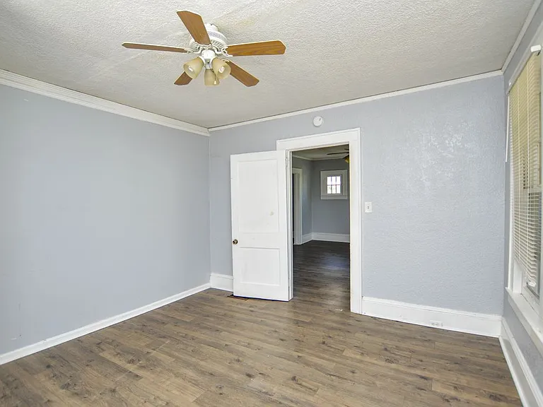 705 E Lexington Ave — Photo 14
