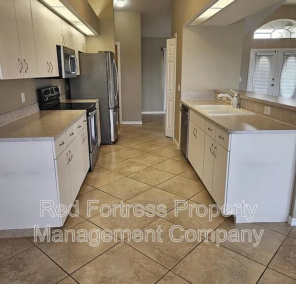 2613 SW 15th Ave — Photo 3