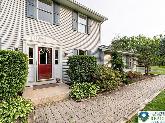 3rd image of 50 Cider Mill Rd