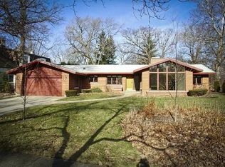 390 Fairbank Rd, Riverside, IL 60546