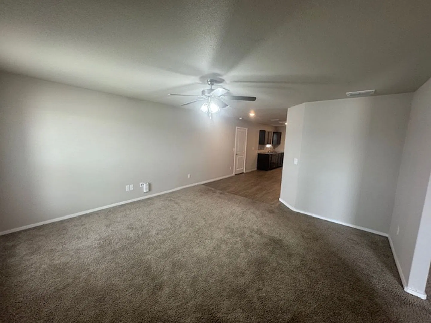 3 Bed, 2 Bath Townhouse Available Now! — Photo 2