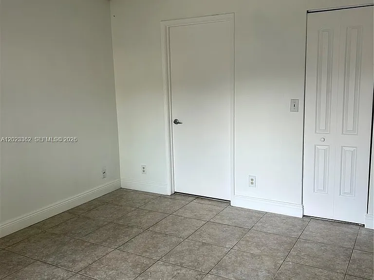 578 Woodgate Cir #E — Photo 14