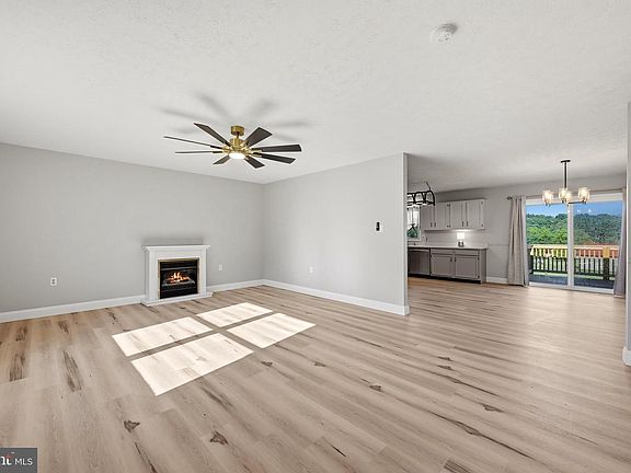 4th image of 312 Fruit Orchard Dr