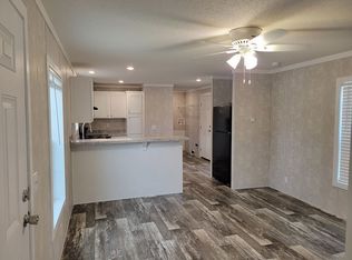 402 Pin Oak Park Dr, Elsberry, MO 63343