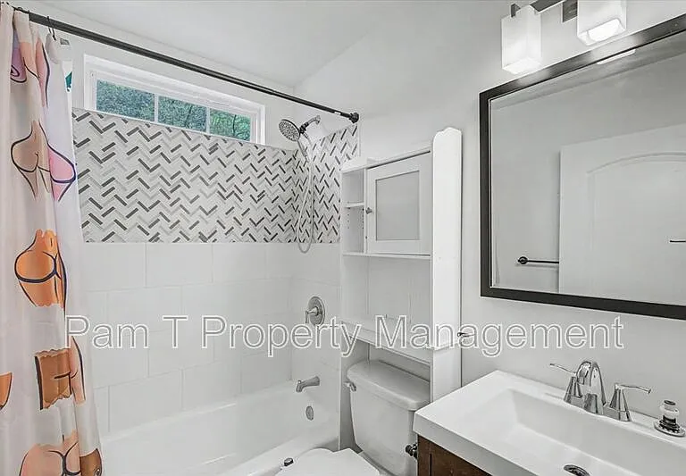 1200 E 37th St — Photo 16