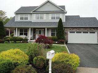 50 Paige Ln, Moriches, NY 11955